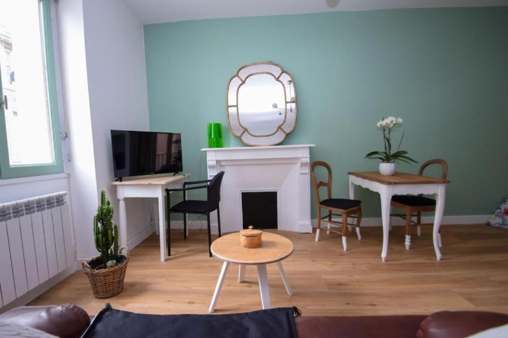 Appartement Entre Plage De L'Ecluse Et Place Du Marche دينار المظهر الخارجي الصورة